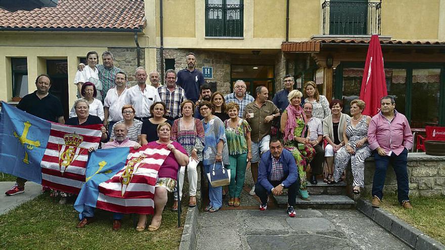 La peña sportinguista El Chorby culmina los festejos por el ascenso a Primera