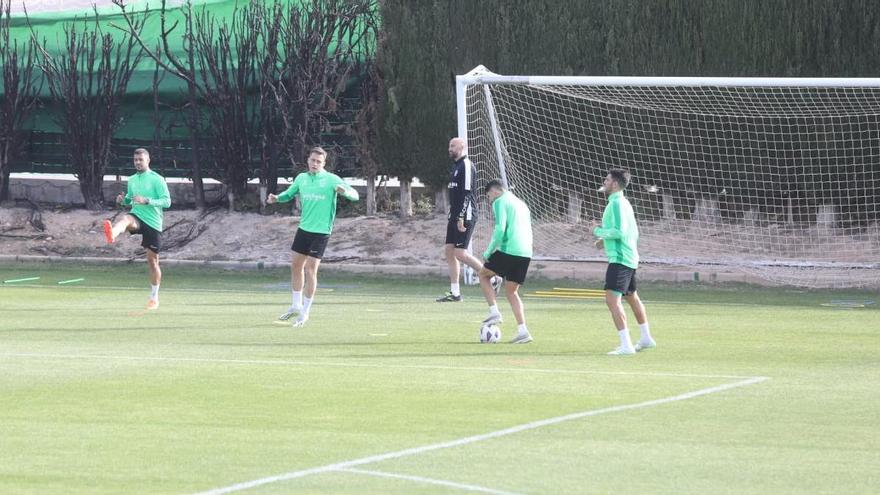El Elche CF entrena para preparar el partido ante el Real Zaragoza con ...
