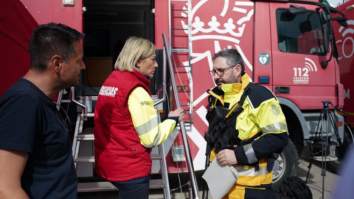 La consellera de Justicia antes de la reunión en el Puesto de Mando Avanzado del incendio de Montitxelvo.