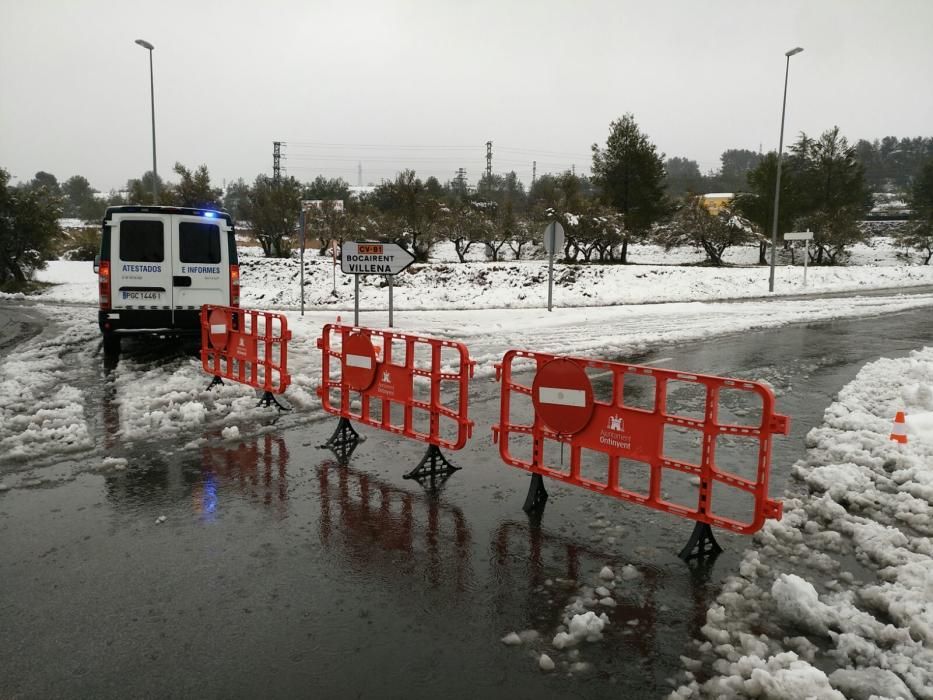 Carreteras cortadas en Ontinyent por la nieve.