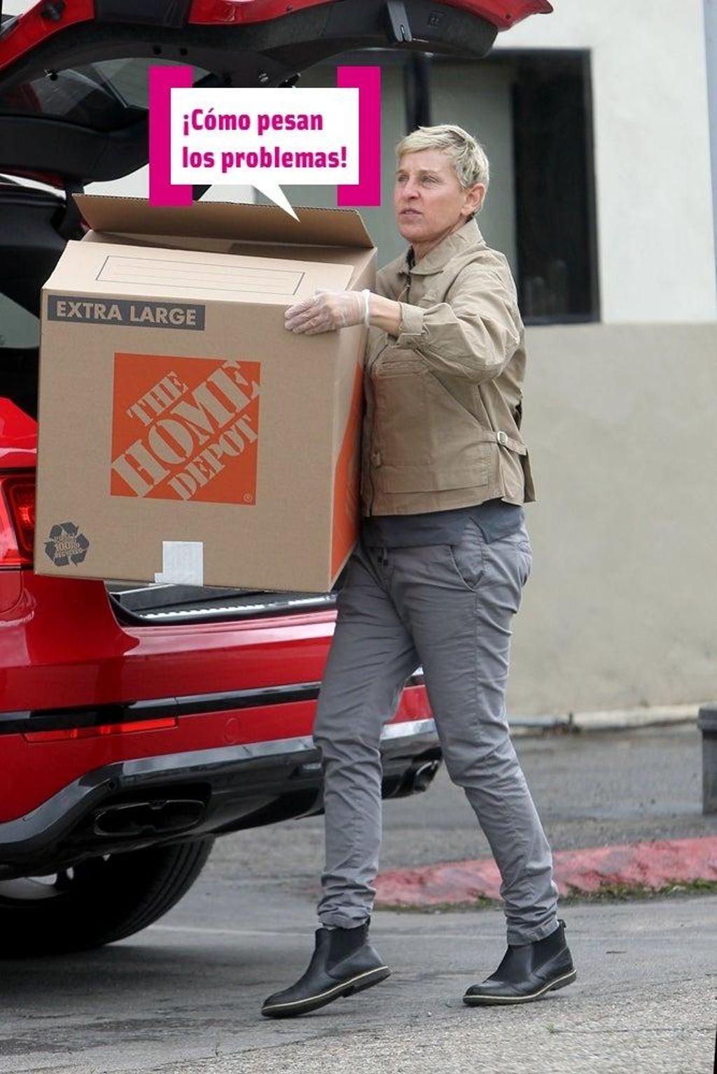 Ellen DeGeneres con una caja