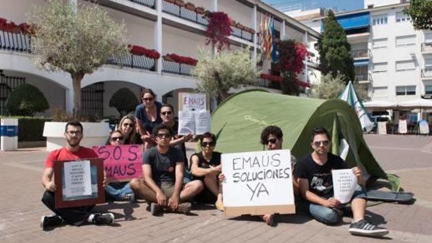Trabajadores de Emaús inician una acampada «indefinida» como protesta