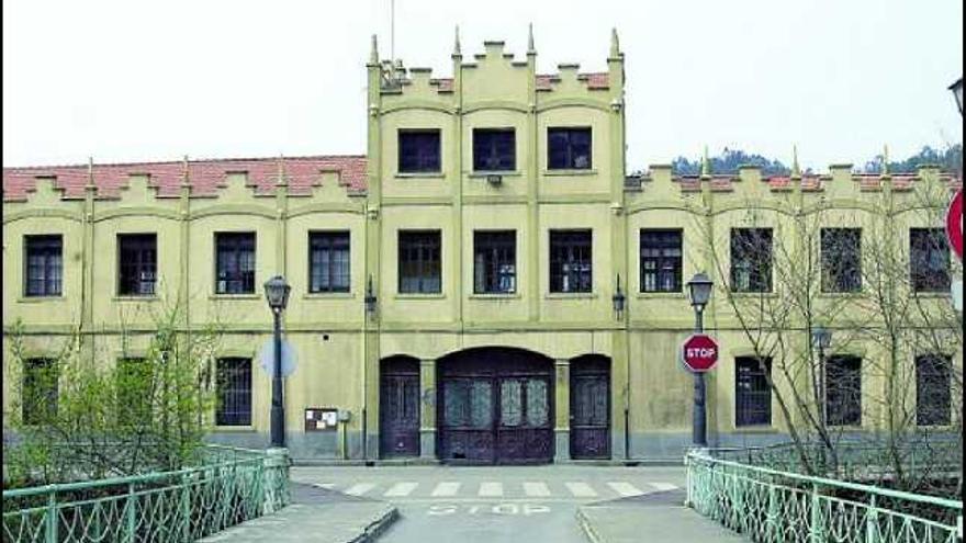 Vista exterior de la Fábrica de Armas de Trubia.