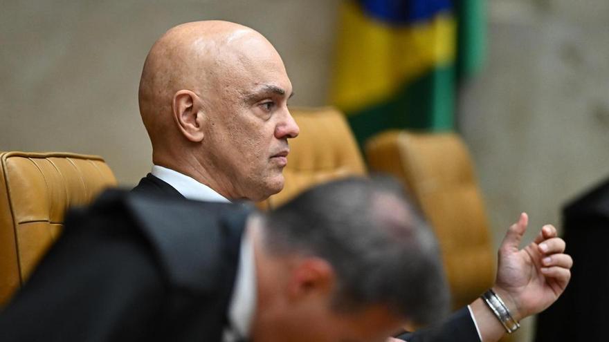 A scandal involving the judge who headed the trial against Bolsonaro threatens Lula's electoral campaign