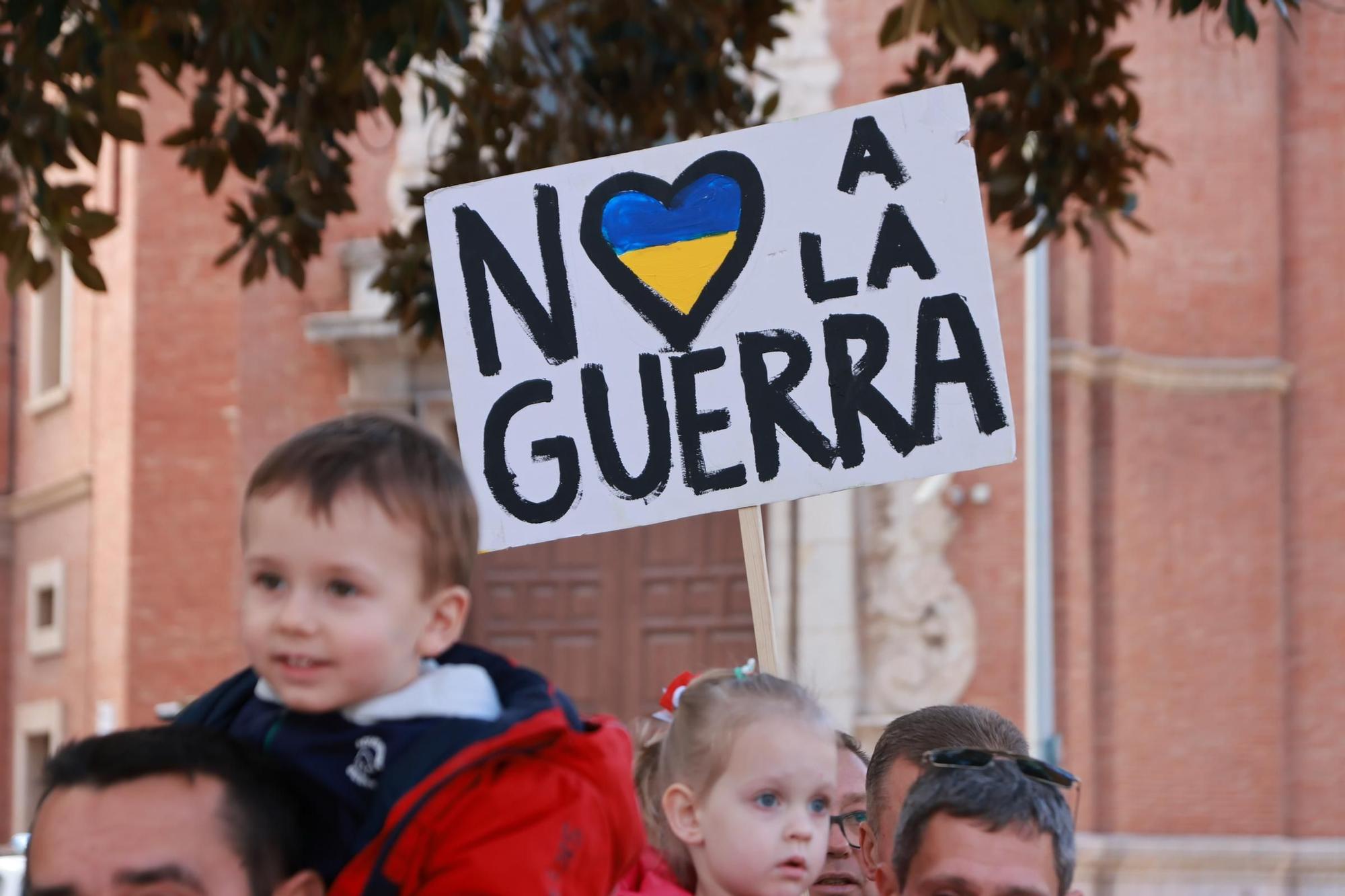 Cientos de castellonenses se manifestan por la paz en Ucrania