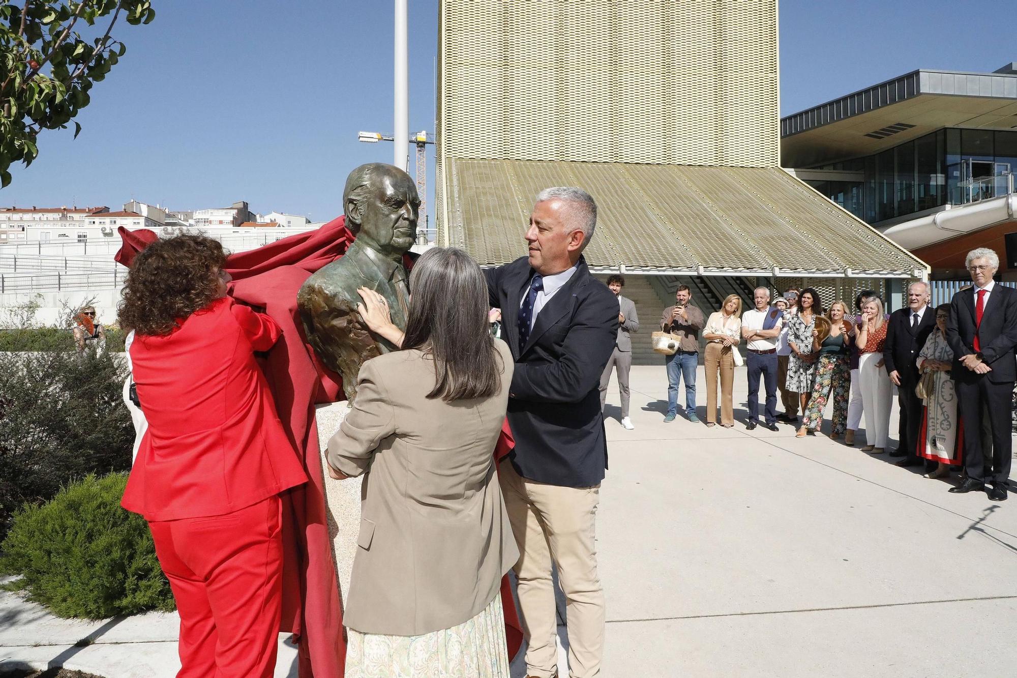 Descubrimiento del busto en homenaje a Ramón Castromil Ventureira