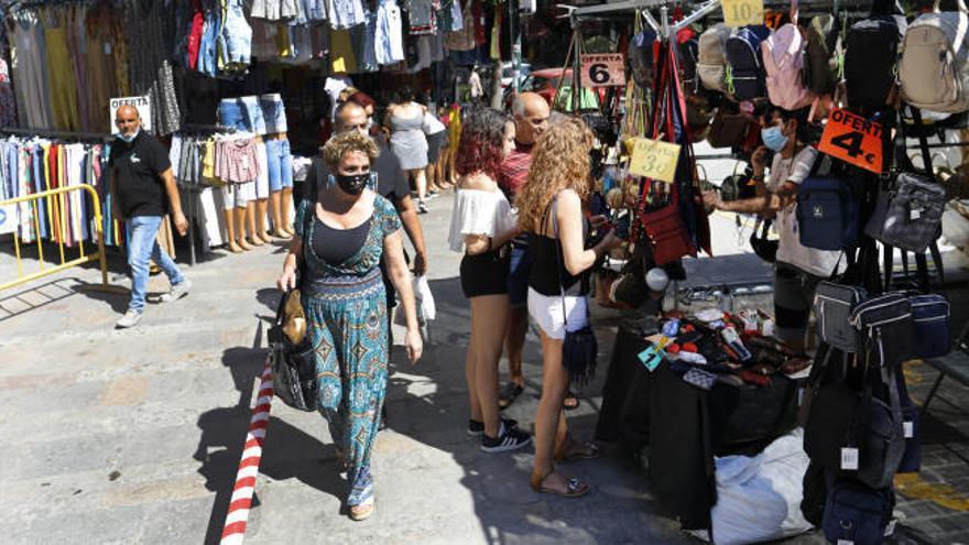 Reabren los mercadillos municipales de València