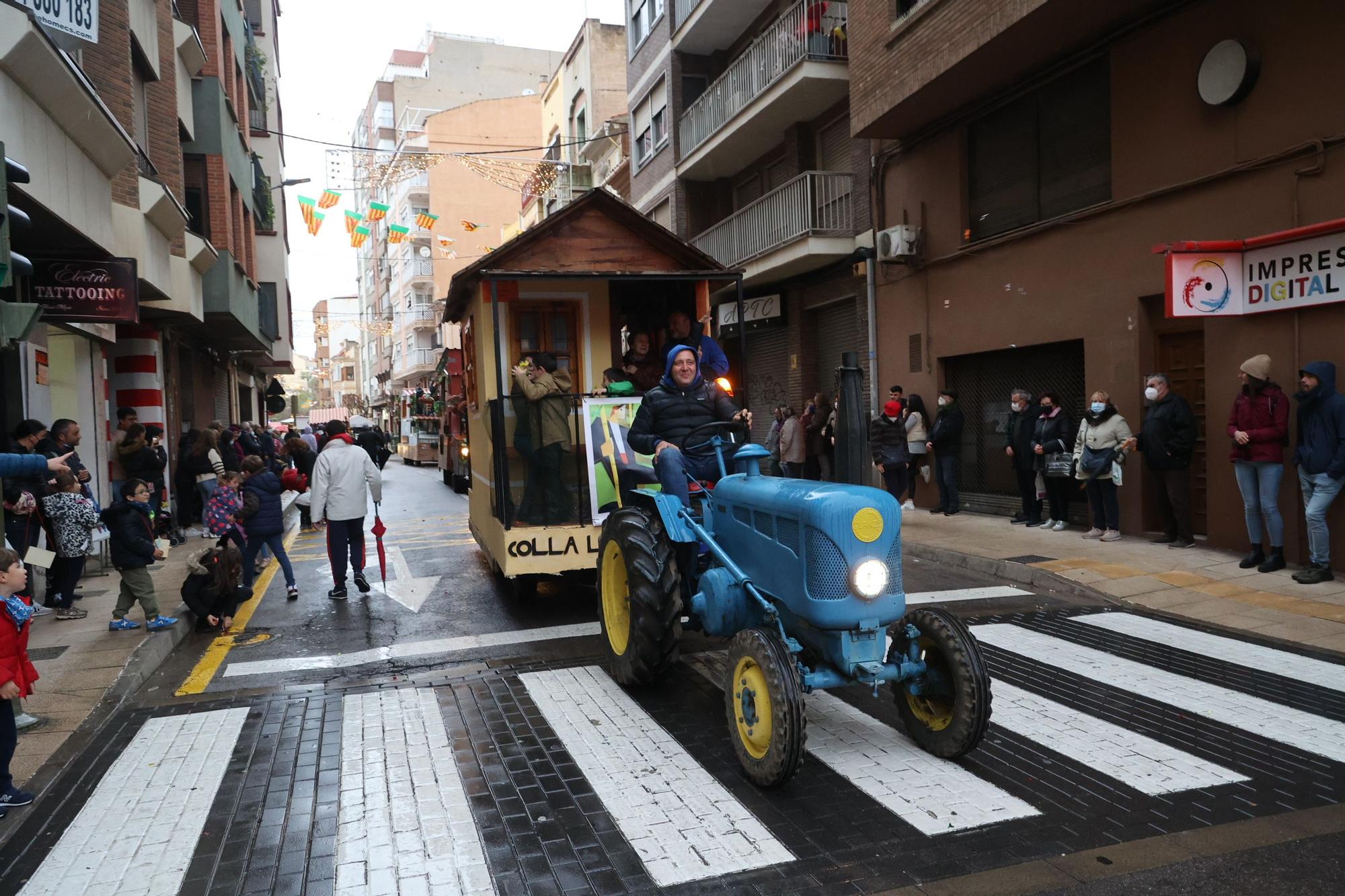 Las mejores imágenes del desfile de carros engalanados y collas de la Magdalena