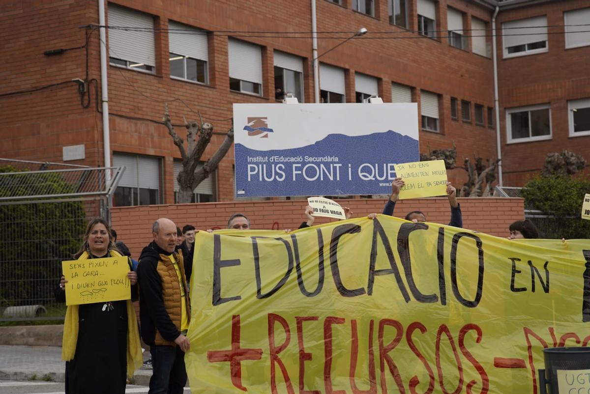 Protestes de docents als carrers de Manresa i a carreteres del Bages