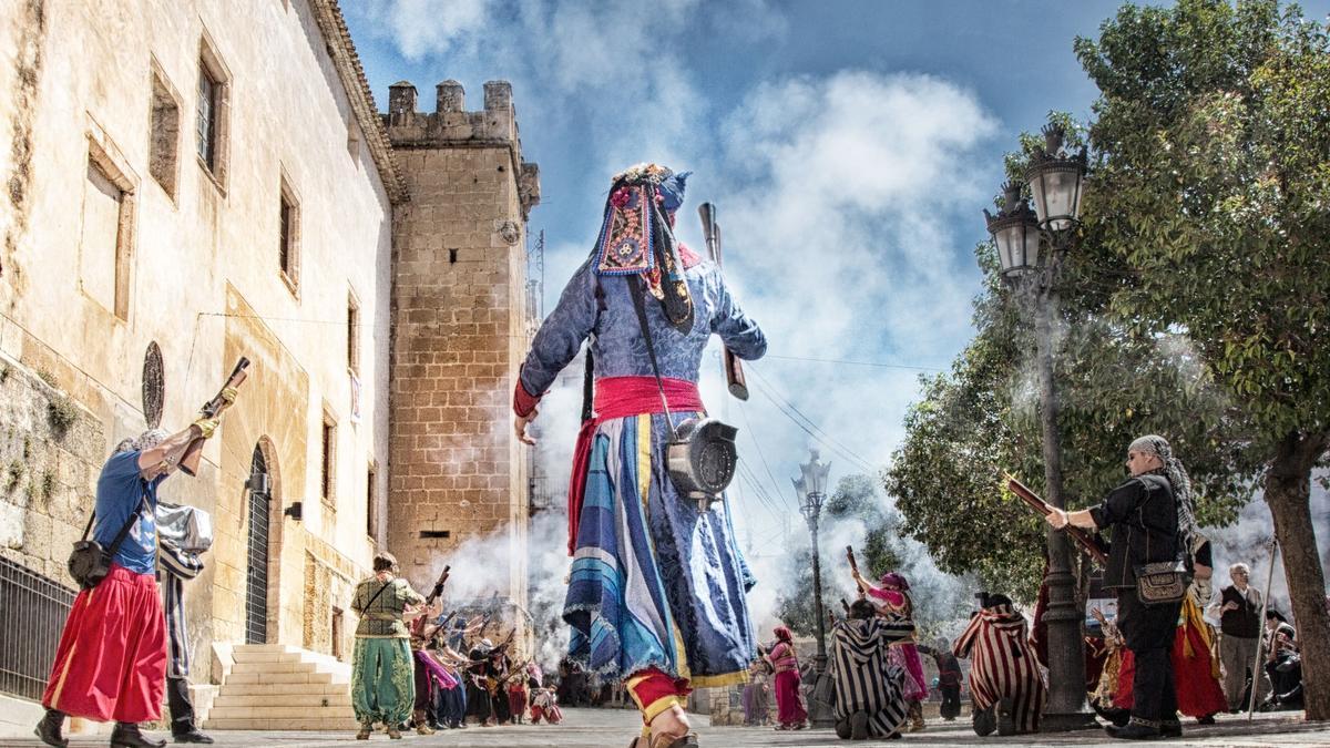 Onil cuenta con dos grandes citas festivas: las fiestas patronales y la de Moros y Cristianos.