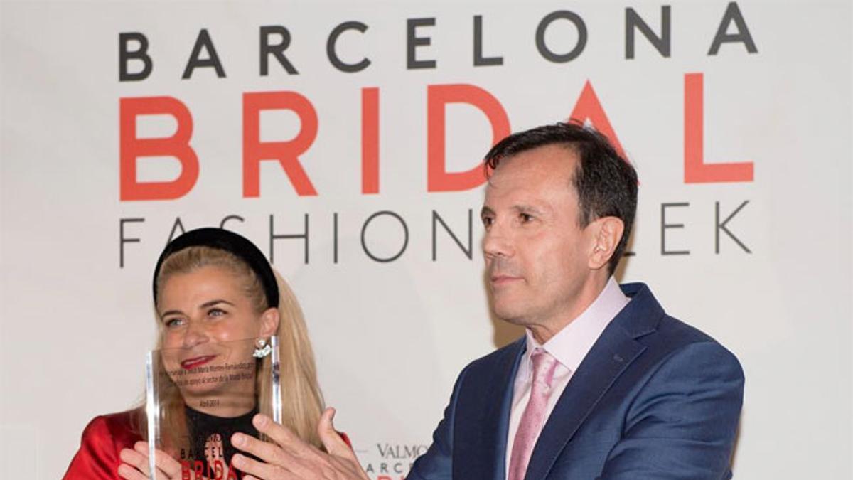 Jesús María Montes-Fernández recogiendo su premio por sus 25 años dedicados al mundo de la moda