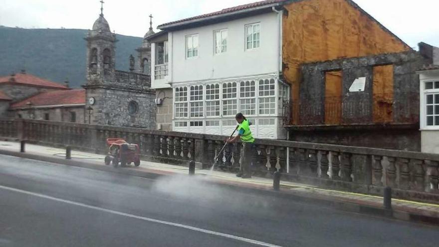 Cerdedo realiza tareas de desbroce y acondicionamiento