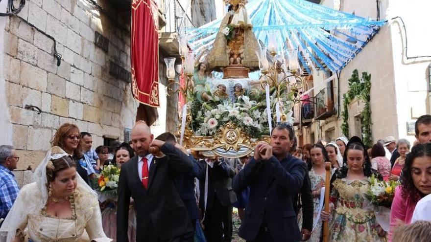 El día de la patrona lleno de tradición en Alcalà