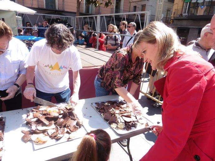 Trencada de mona pels que no tenen padrins a Olot