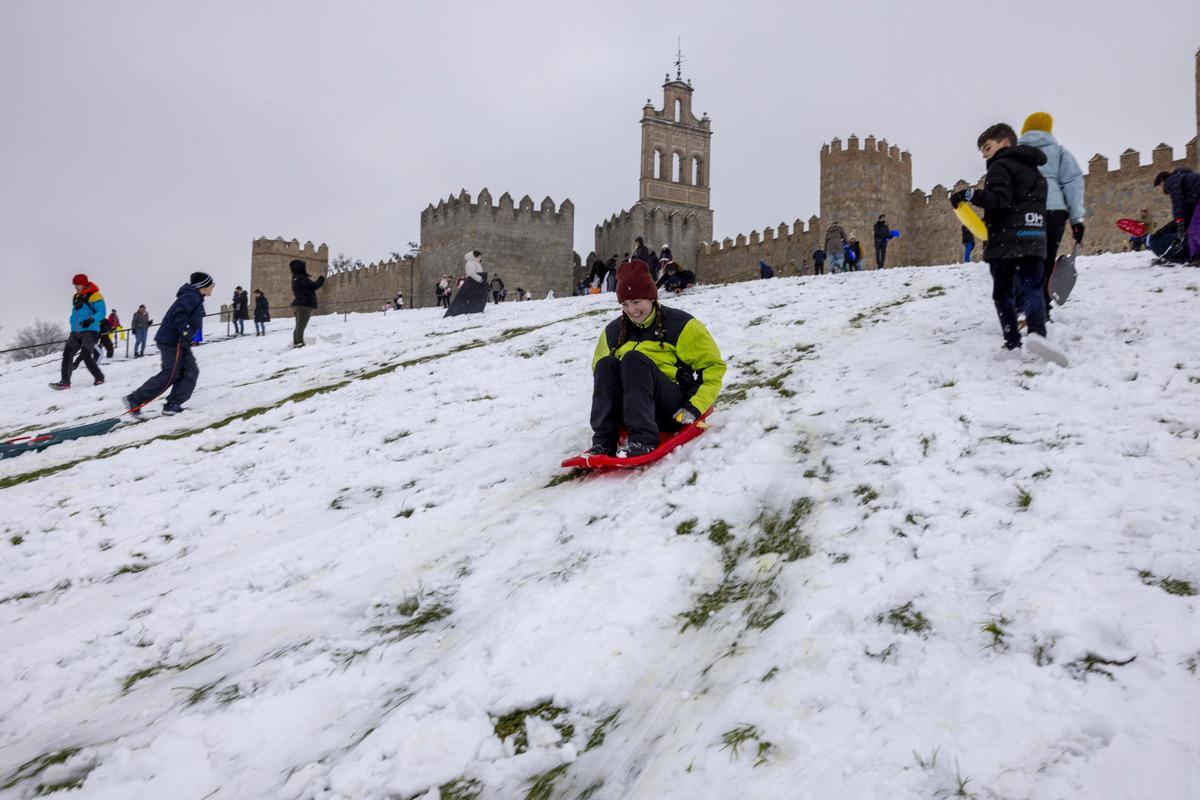Las murallas de Ávila nevadas