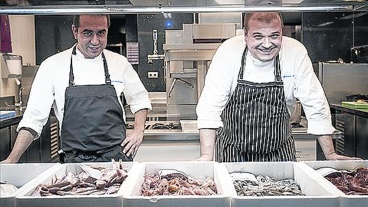 Biel Gavaldà, segundo de Rafa Peña, cocina en la misma lonja de L'Escala.