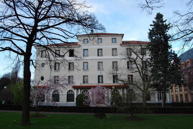 Los alumnos de la Casa Argentina de París, en pie de guerra contra su director pro-Milei: "Es una minidictadura"
