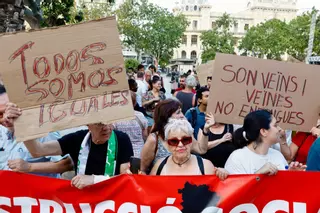 Manifestación en València contra los ataques racistas en Torre Pacheco: "Contra el odio, con dignidad"