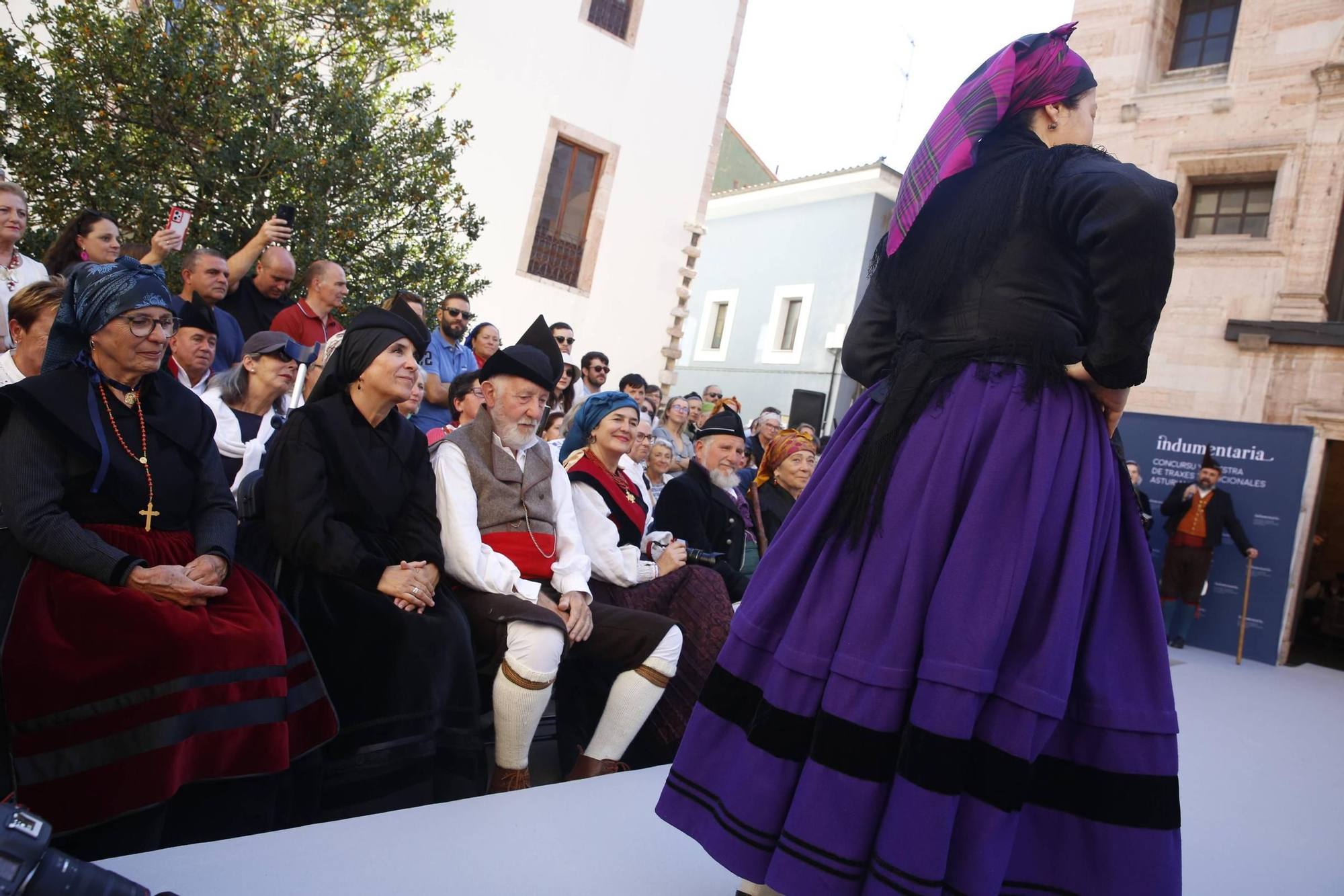 En imágenes: así ha sido el Día'l Traxe'l País en Grado