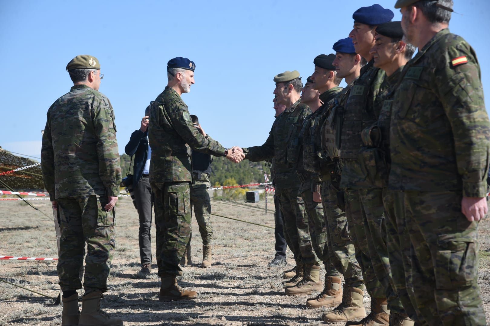 FOTOGALERÍA | Visita de Felipe VI a las maniobras militares de la OTAN en San Gregorio