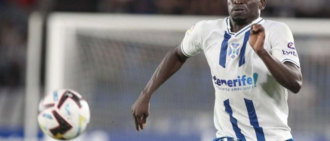 Mo Dauda, durante un partido de esta temporada en el Heliodoro.  | | LALIGA