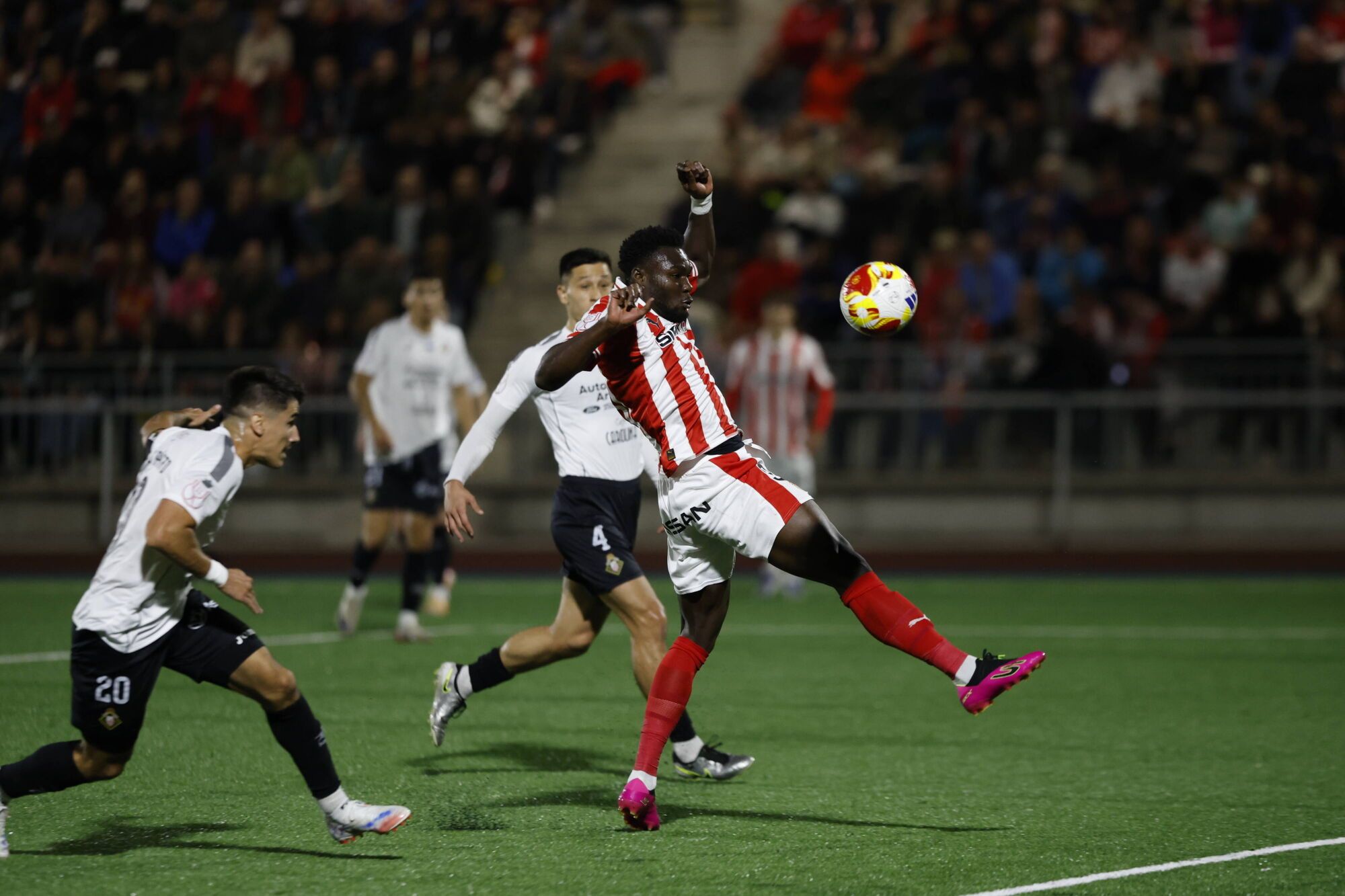 EN IMÁGENES: Gran ambiente en Mieres para el Caudal-Sporting de Copa del Rey