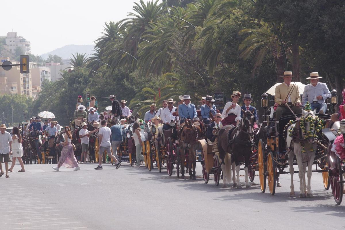 Málaga peregrina ante la Victoria para comenzar su Feria