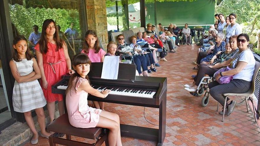 Música de piano en la residencia Mirasierra