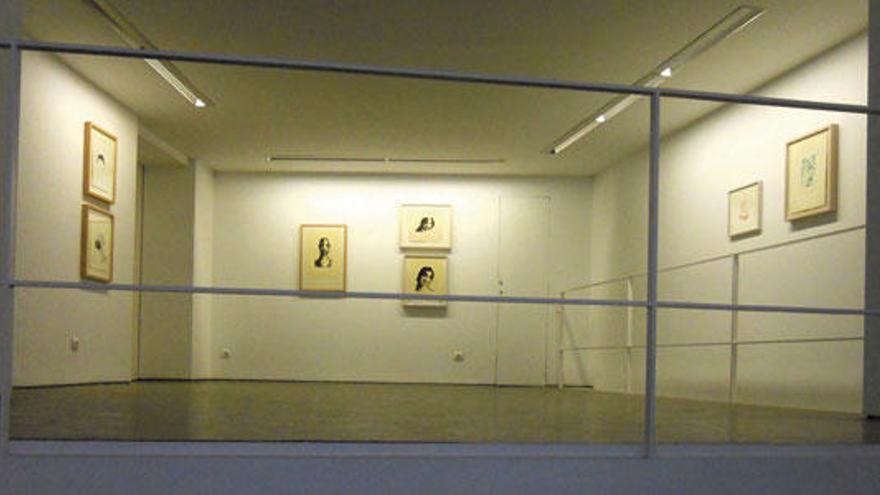 Panorámica de la exposición colectiva, en la galería 6A.