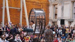 Un espectáculo de circo en la calle, de la Fira Trapezi 2025 de Reus.