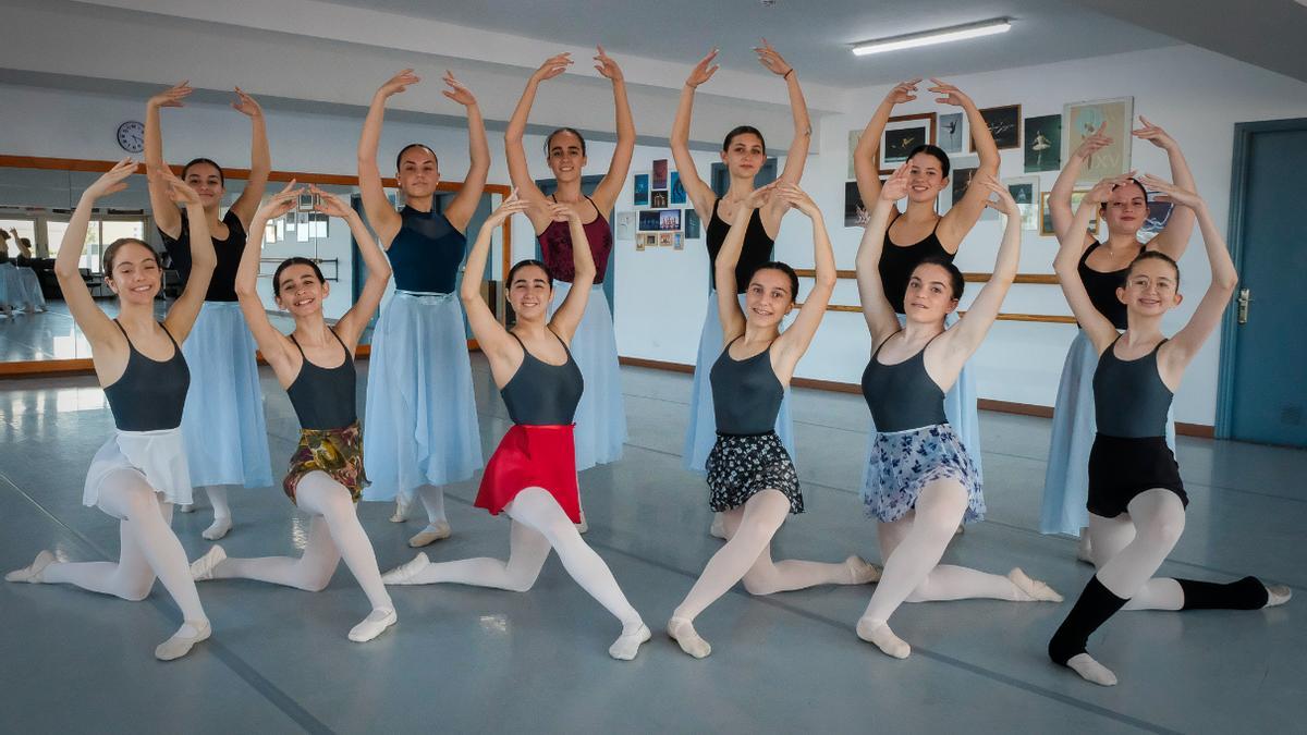 Ensayo bailarinas de la Escuela Municipal de Danza de Telde