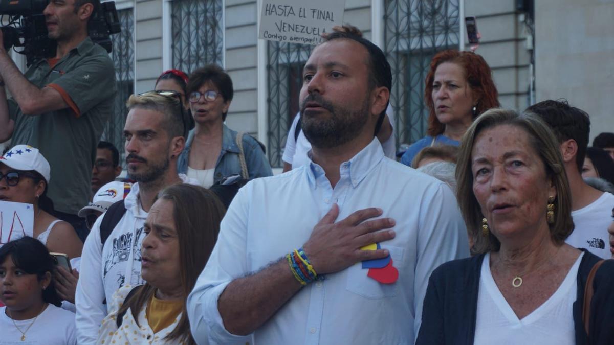 La comunidad venezolana en A Coruña durante una movilización.