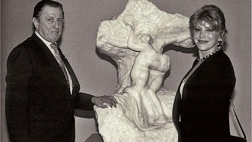 El barón y la baronesa, en 1996, con “Cristo y la Magdalena” de Rodin