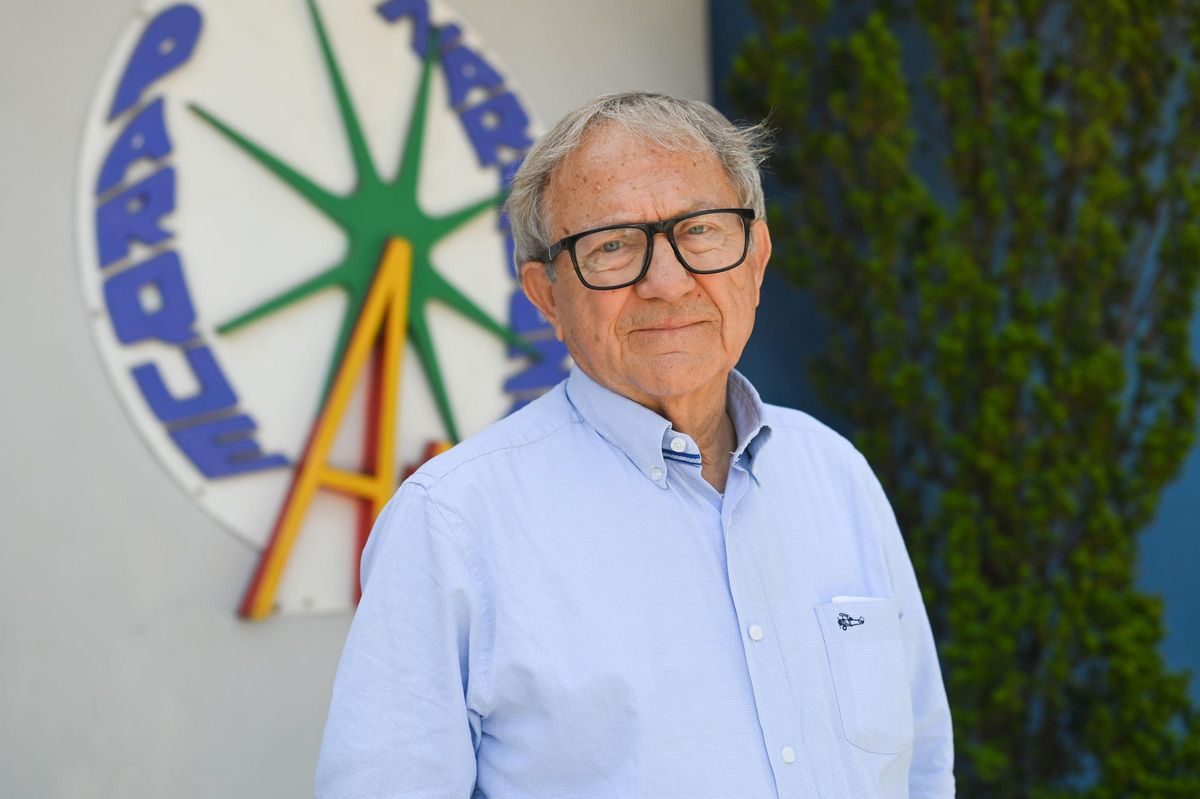 Jesús Morte, presidente del Parque de Atracciones de Zaragoza, esta semana en la entrada del complejo.