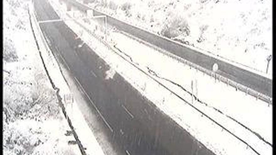 Nieve en Zamora | La A-52, cerrada a los camiones entre Puebla de Sanabria y Las Hedradas