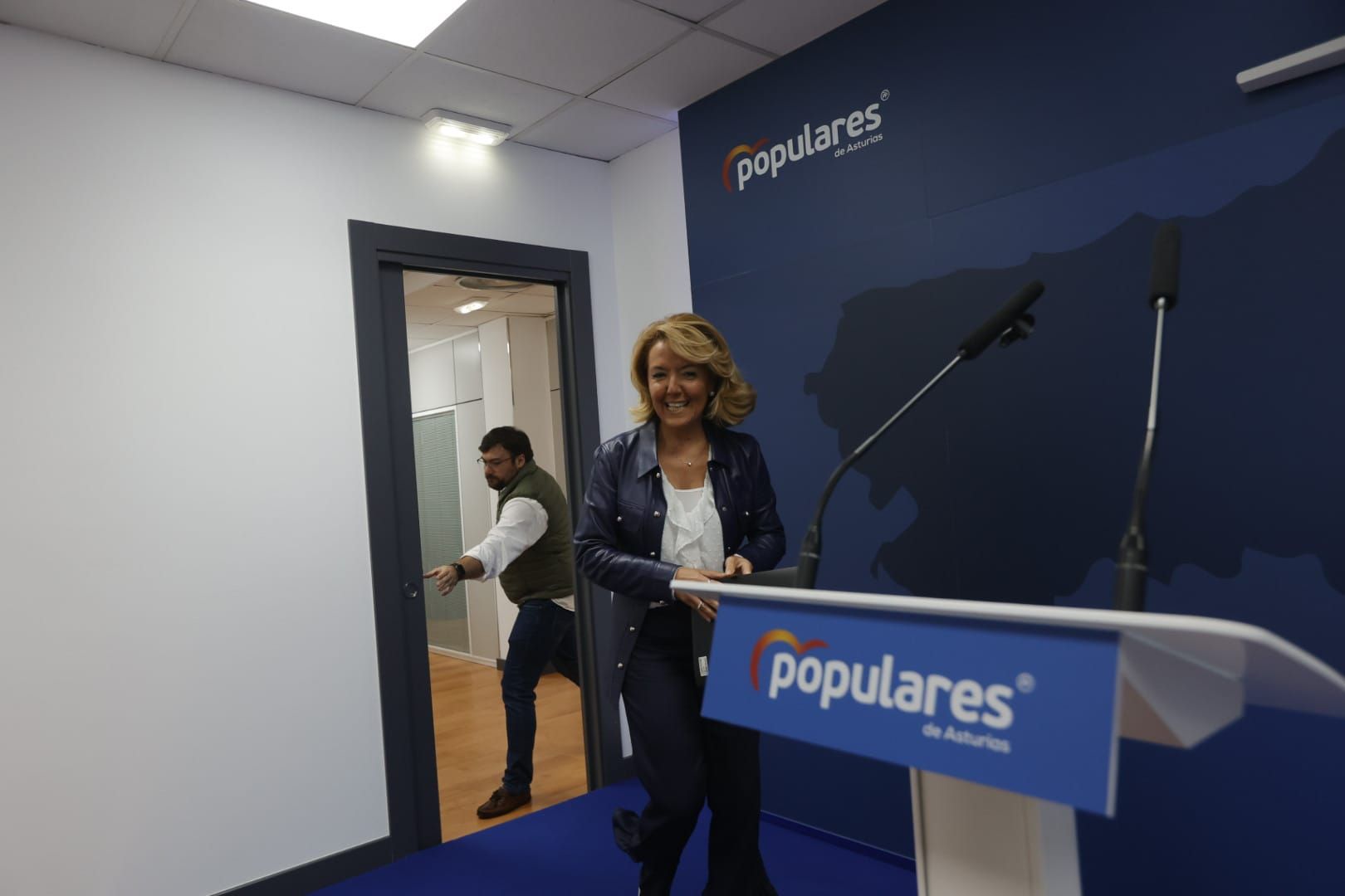 EN IMÁGENES: Así fue la comparecencia de Teresa Mallada en la sede del PP asturiano