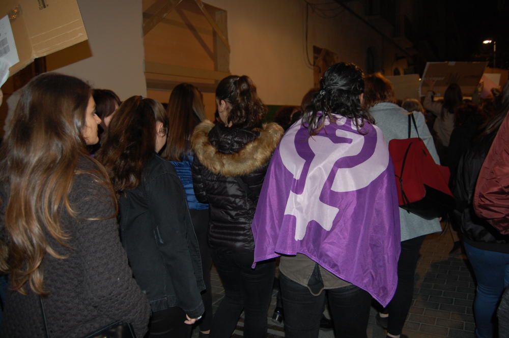 Multitudinària manifestació feminista a Figueres