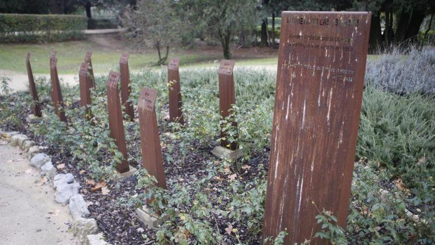 Dignidad para las 13 Rosas: los memorialistas de Zaragoza piden que se restaure su monumento