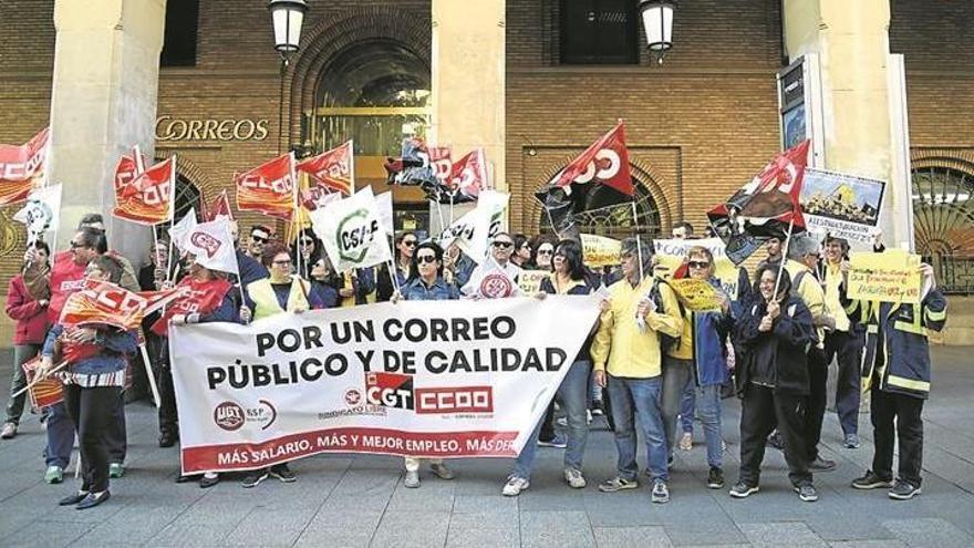 Los sindicatos denuncian un nuevo recorte de carteros en Zaragoza