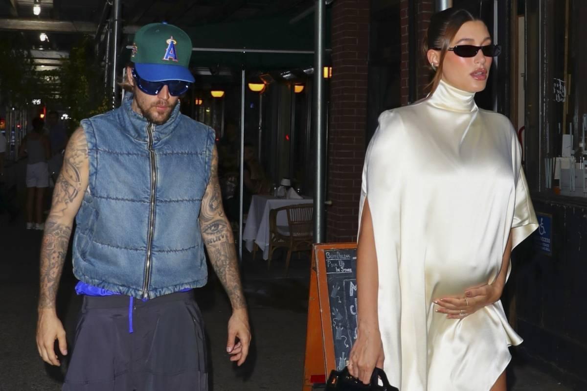 Hailey Bieber paseando con su marido por Nueva York