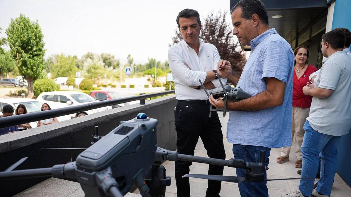 El alcalde de Córdoba, José María Bellido, durante una visita a Córdoba Biotech.