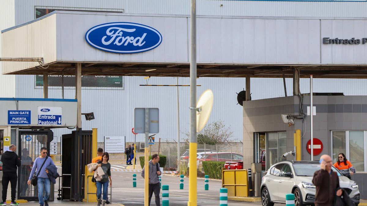 Puerta de acceso de la factoría de Ford en Almussafes.