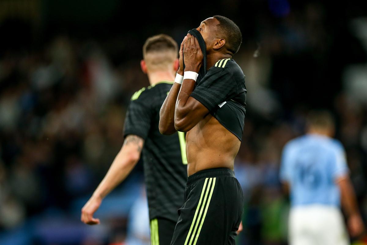 Manchester (United Kingdom), 17/05/2023.- David Alaba of Real Madrid reacts after conceding the 3-0 goal during the UEFA Champions League semi-finals, 2nd leg soccer match between Manchester City and Real Madrid in Manchester, Britain, 17 May 2023. (Liga de Campeones, Reino Unido) EFE/EPA/ADAM VAUGHAN