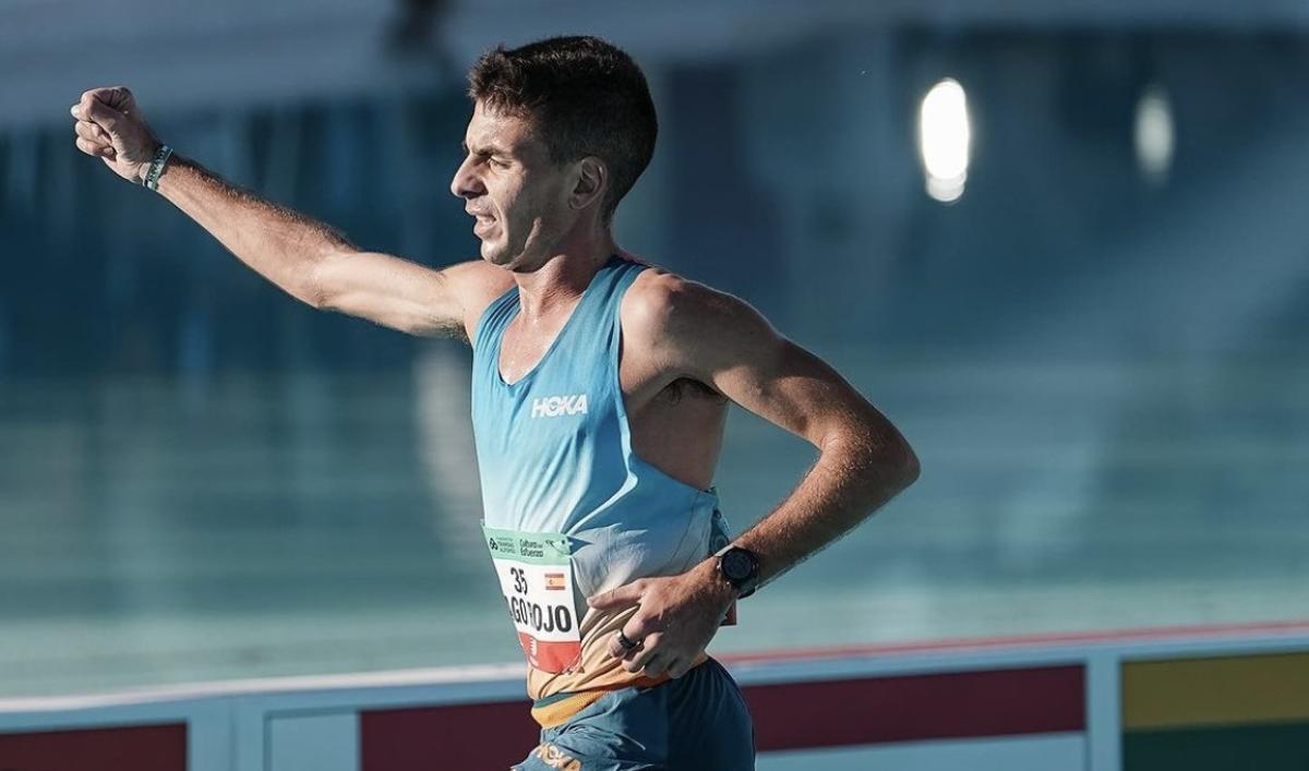 Yago Rojo duante la maratón de Valencia, donde consiguió la mínima olímpica