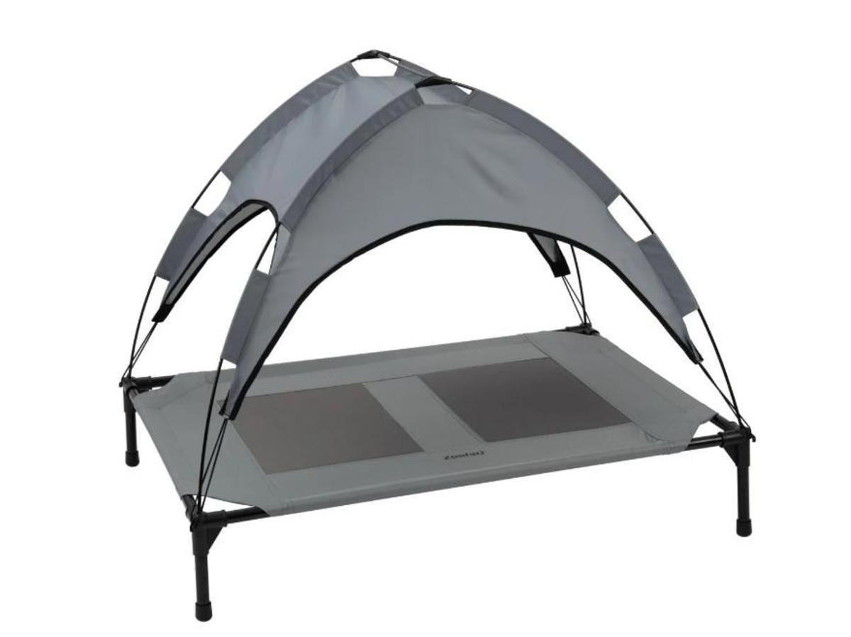 Cama para perros con toldo.