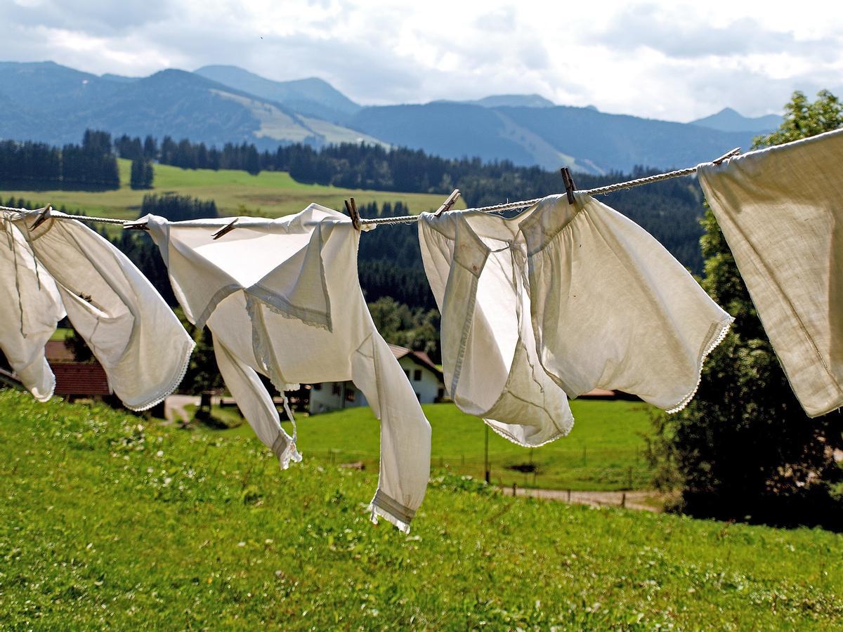 Secar la ropa al aire reduce la huella ambiental.