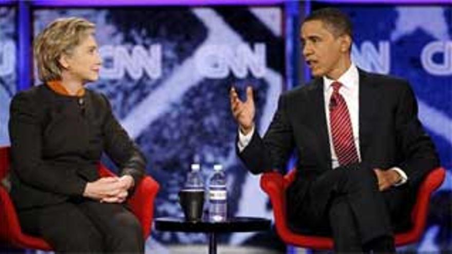 Clinton y Obama vuelven al enfrentamiento verbal