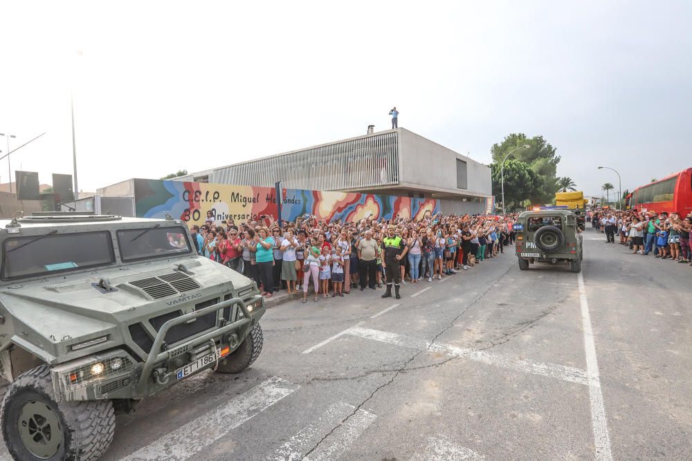 Orihuela despide a la UME entre vítores y aplausos