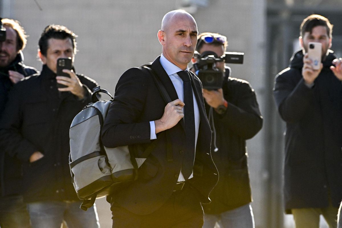 El expresidente de la RFEF Luis Rubiales a su llegada a la Audiencia Nacional en San Fernando de Henares, Madrid.