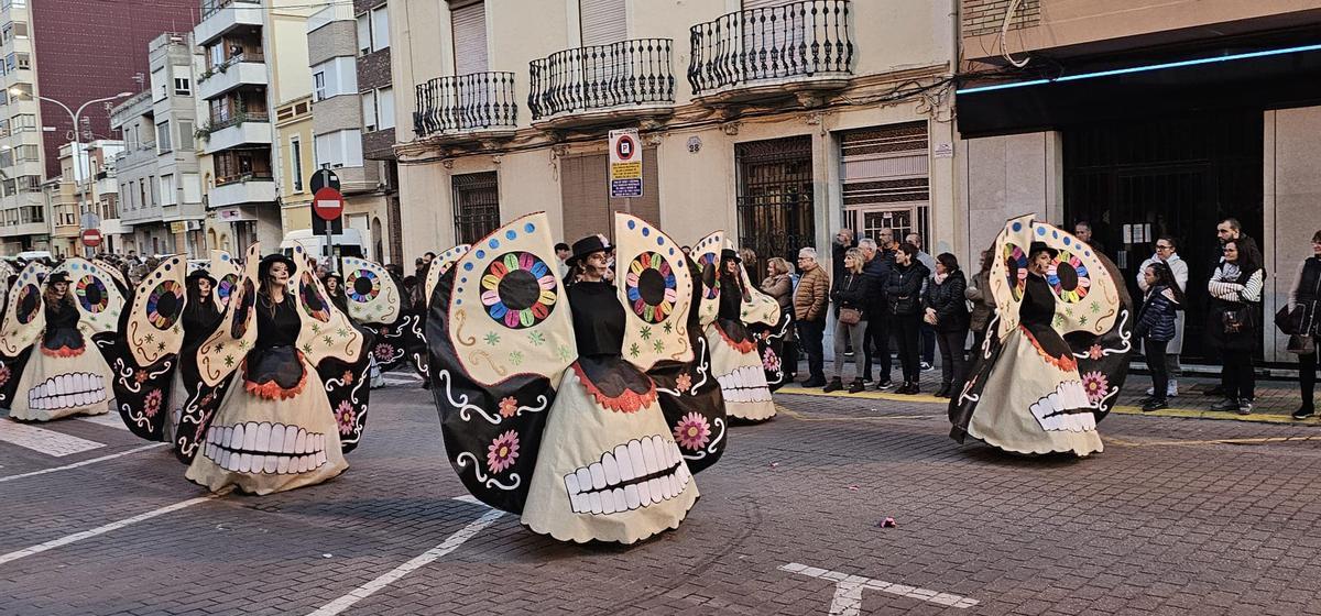 Fallera y Calavera, la propuesta de la falla Cambro que ganó el premio a mejor disfraz adulto